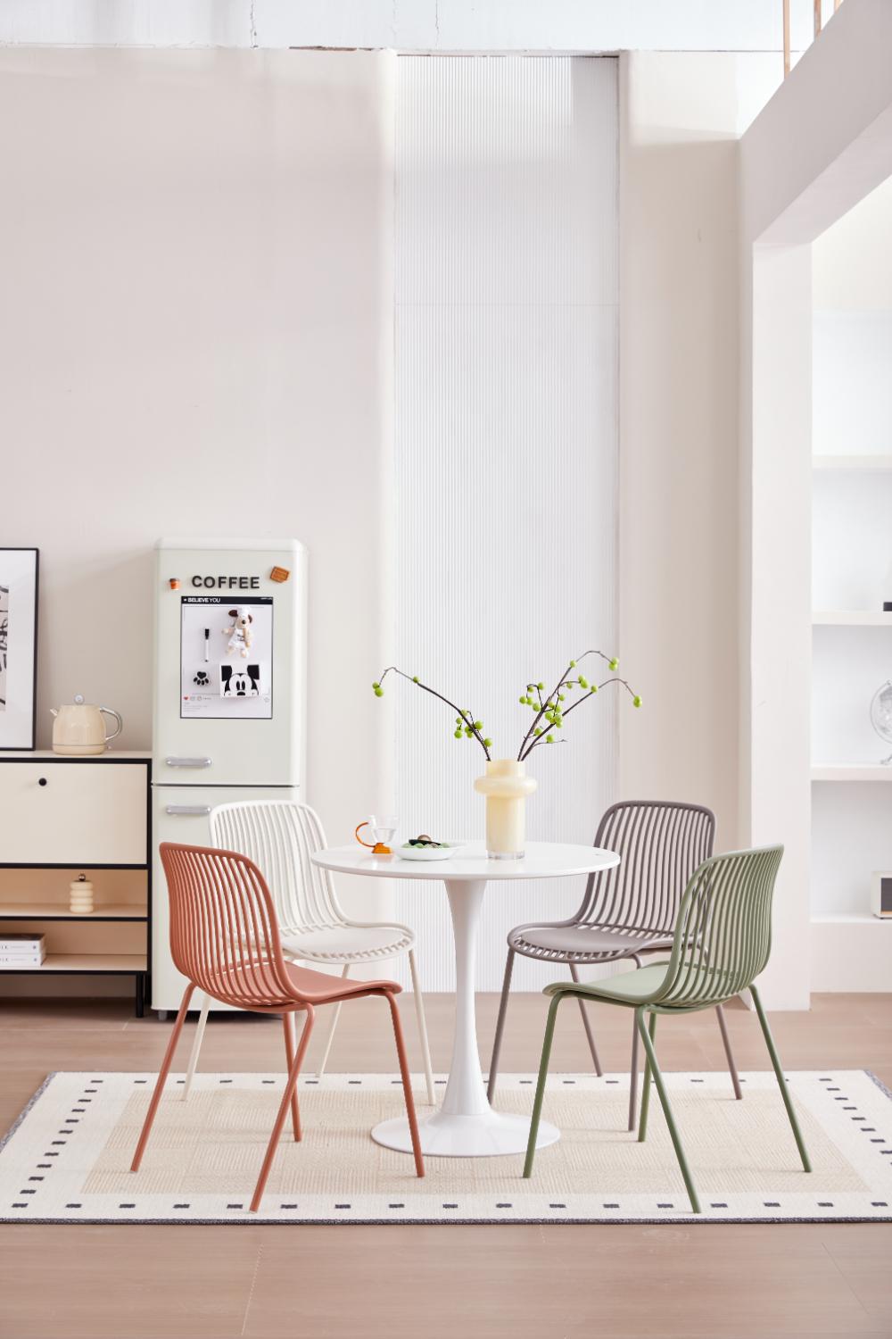 Set de 6 Sillas Barcelona, Color Beige, con Espaldar en Líneas Diseño Moderno