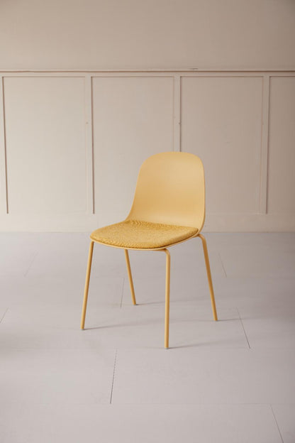 Set de 4 Sillas con Cojín Aiara, Color Amarillo, Diseño Moderno