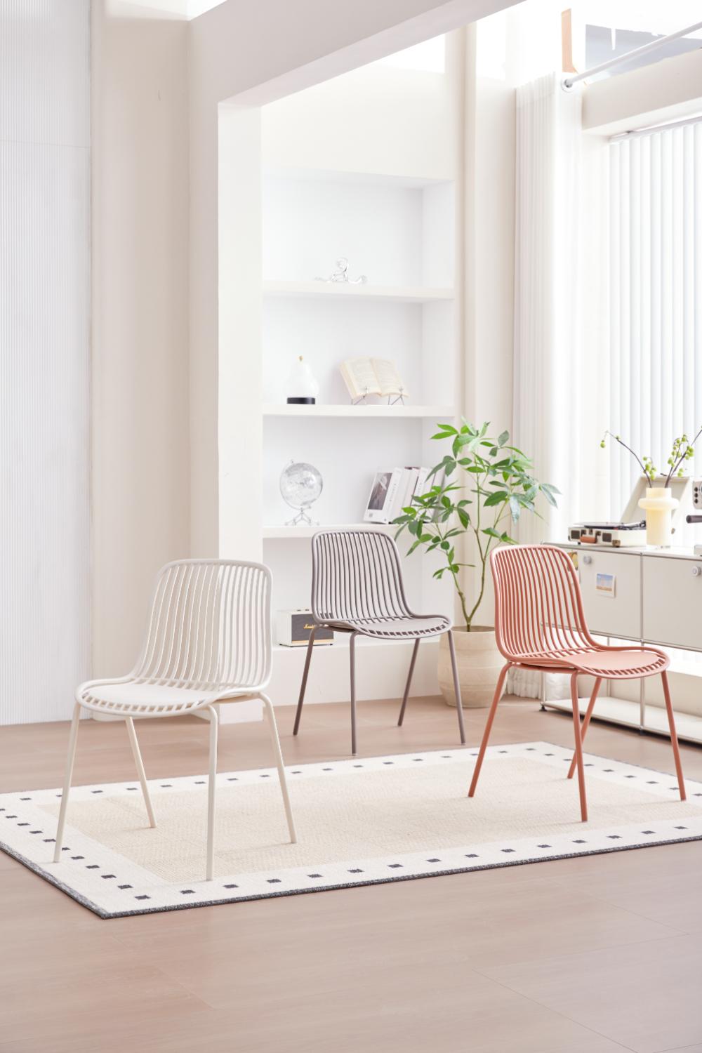 Set de 2 Sillas Barcelona, Color Beige, con Espaldar en Líneas Diseño Moderno