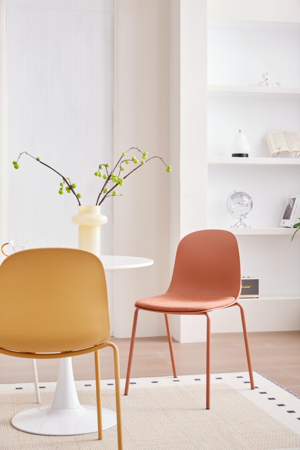 Set de 4 Sillas con Cojín Aiara, Color Amarillo, Diseño Moderno