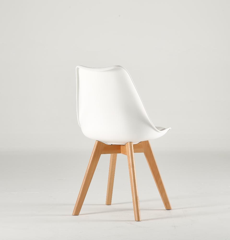Set de 4 Sillas Fyn, Blanco, Diseño Minimalista con Espaldar, Cojín y Patas de Madera, en ambiente