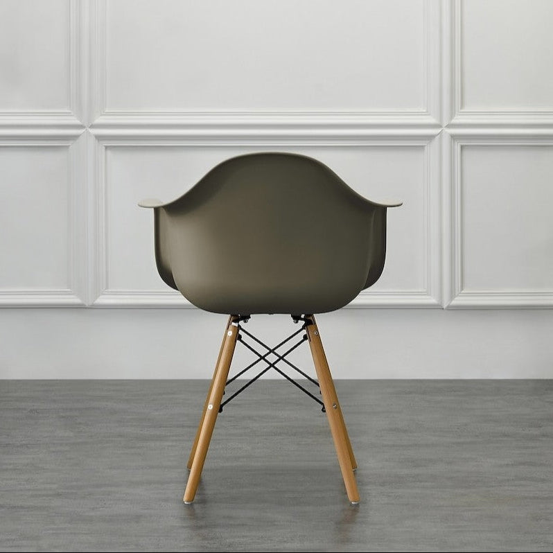 Silla Eymos , Color Taupe, con Espaldar y Patas en Madera