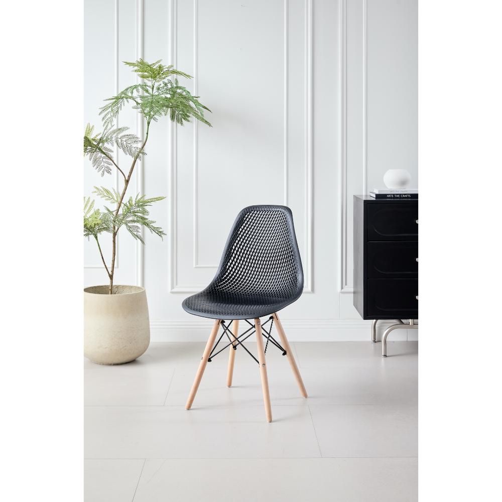 Silla Aira, Color Negro, con Espaldar y Patas en Madera, vista frontal