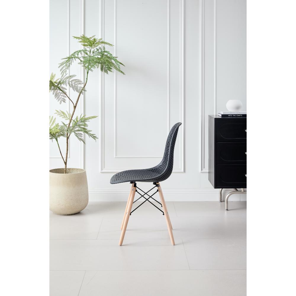 Silla Aira, Color Negro, con Espaldar y Patas en Madera, detalle