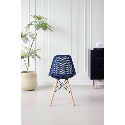 Silla Aira, Color Azul, con Espaldar y Patas en Madera, en ambiente