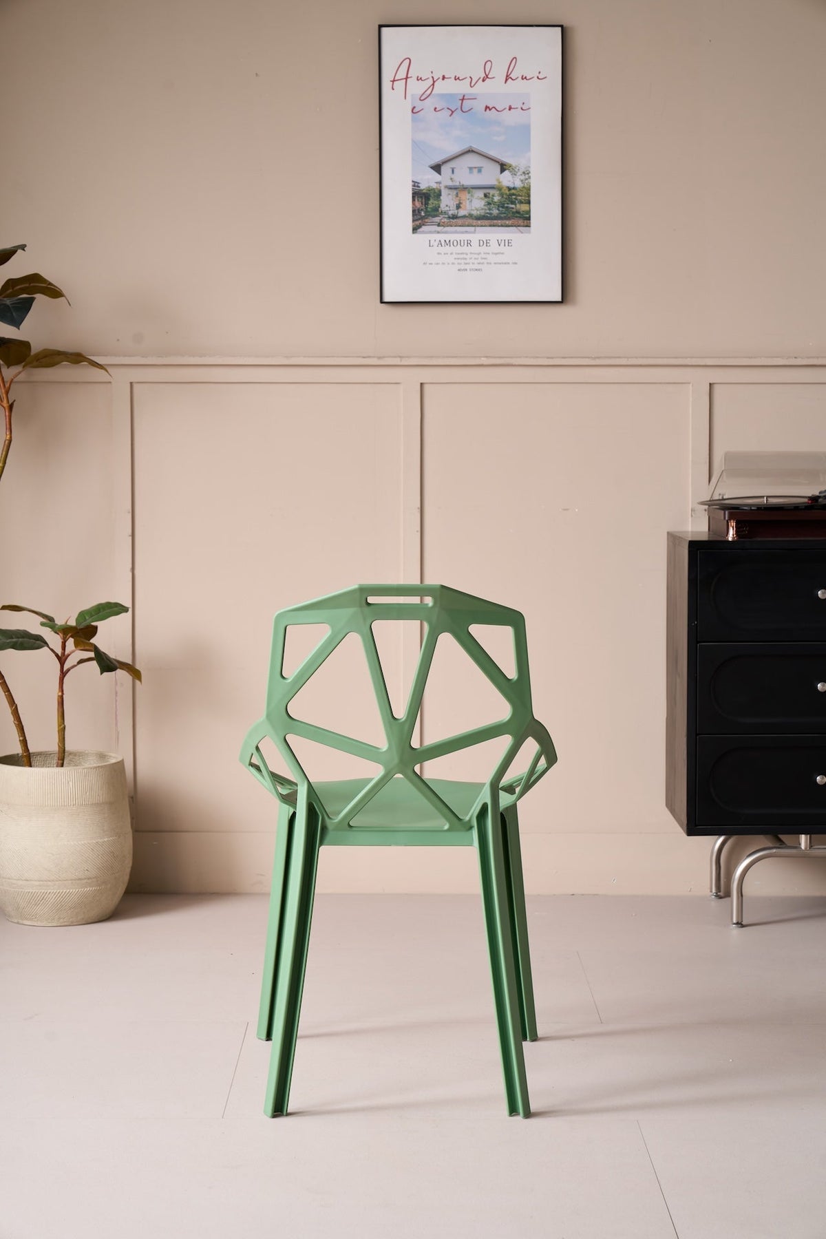 Silla Roxy, Color Verde, con Espaldar y Diseño Moderno, vista posterior