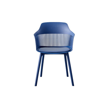 Silla con Cojín Max, Color Azul, con Espaldar en Rejilla, en ambiente
