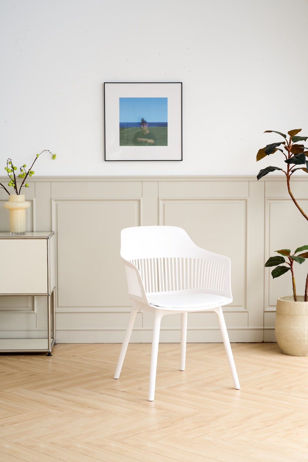 Silla con Cojín Max, Color Blanco, con Espaldar en Rejilla, vista frontal