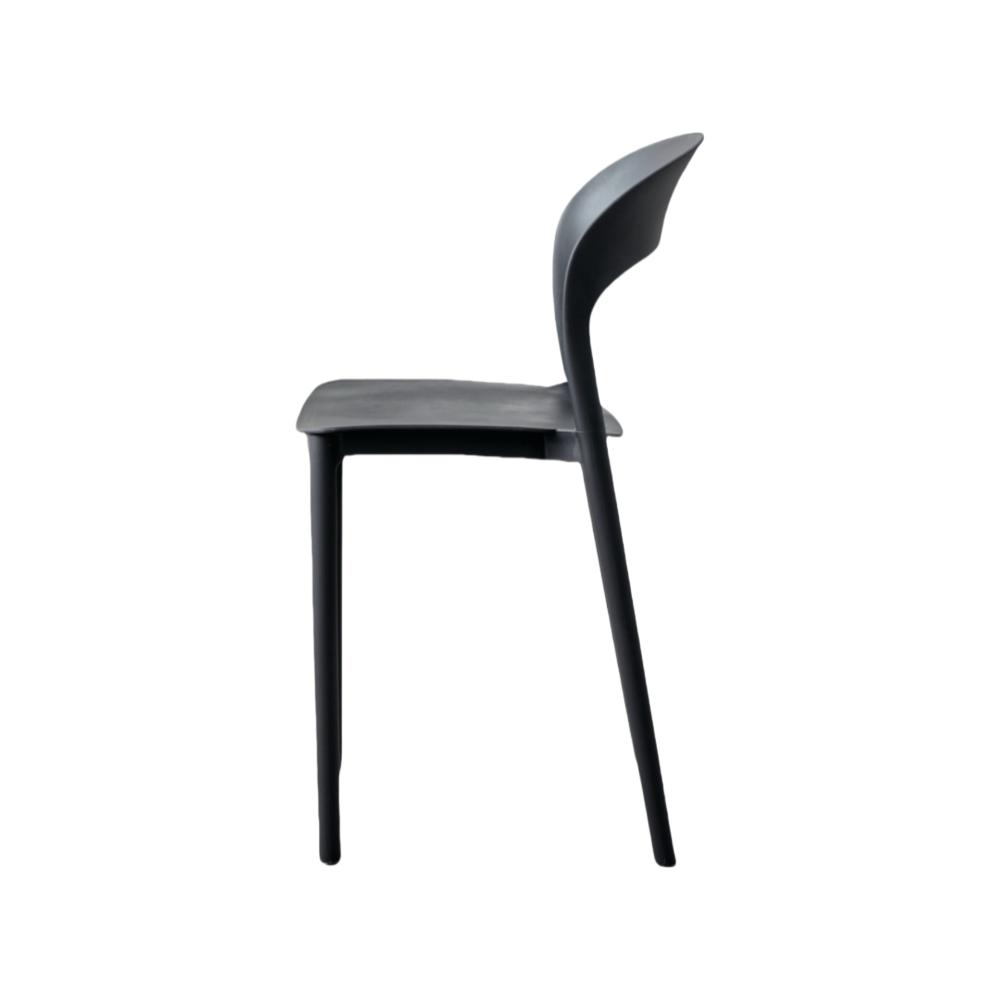 Silla Patrick negra en polipropileno con espaldar, detalle