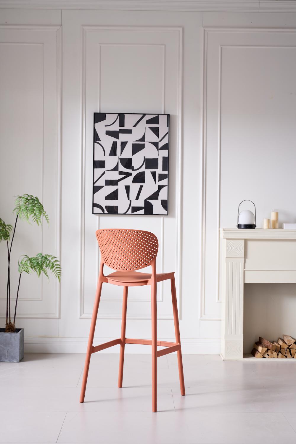 Silla para bar Río color terracota en polipropileno, asiento a 76 cm - en ambiente