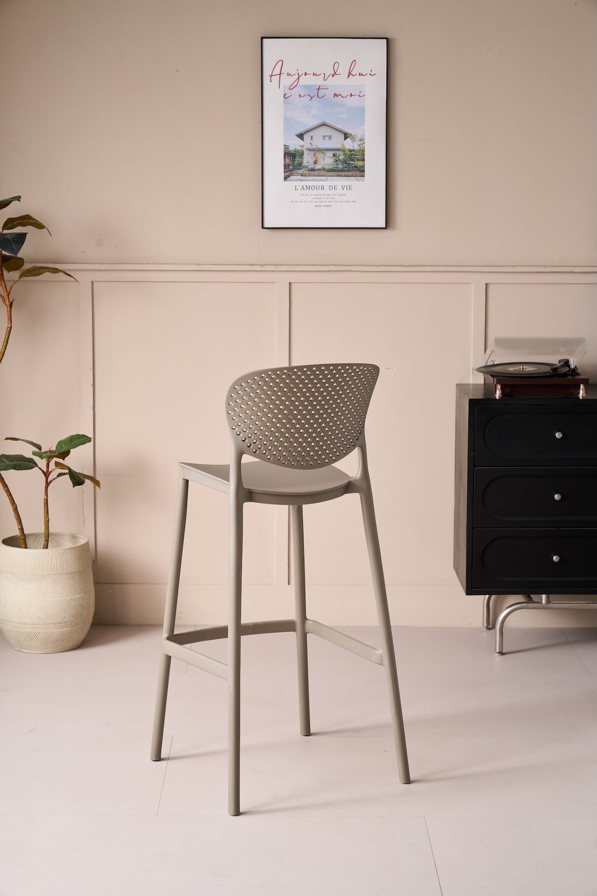Silla para Bar Río, Color Taupe, Diseño Moderno, vista lateral