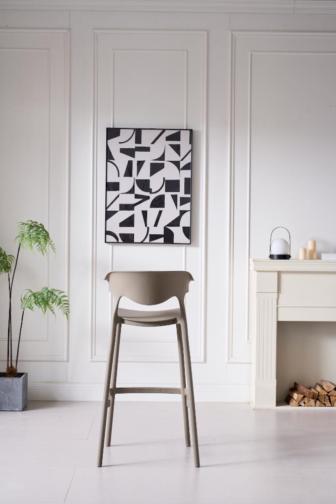 Silla para barra Elena color taupe en polipropileno - en ambiente