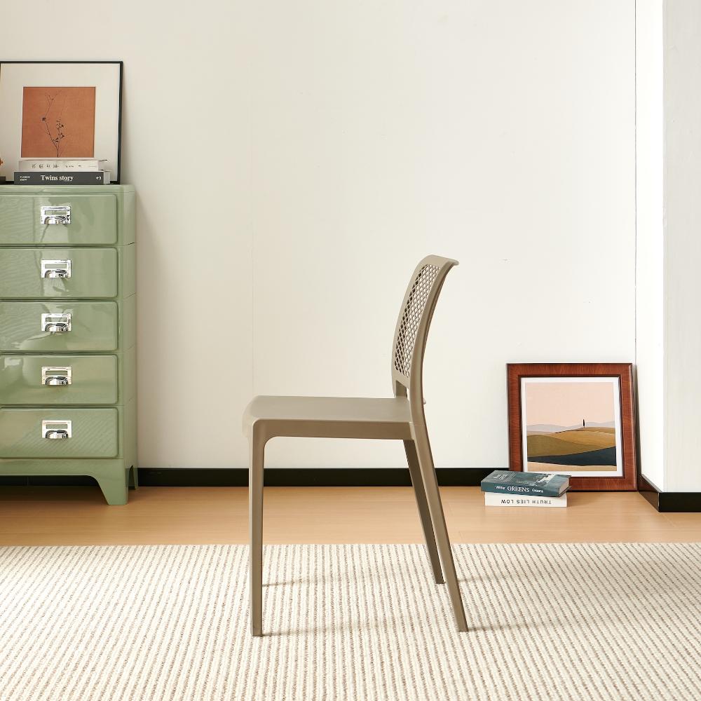 Set de 4 Sillas Manhattan, Taupe, con Espaldar en Rejilla y Diseño Minimalista