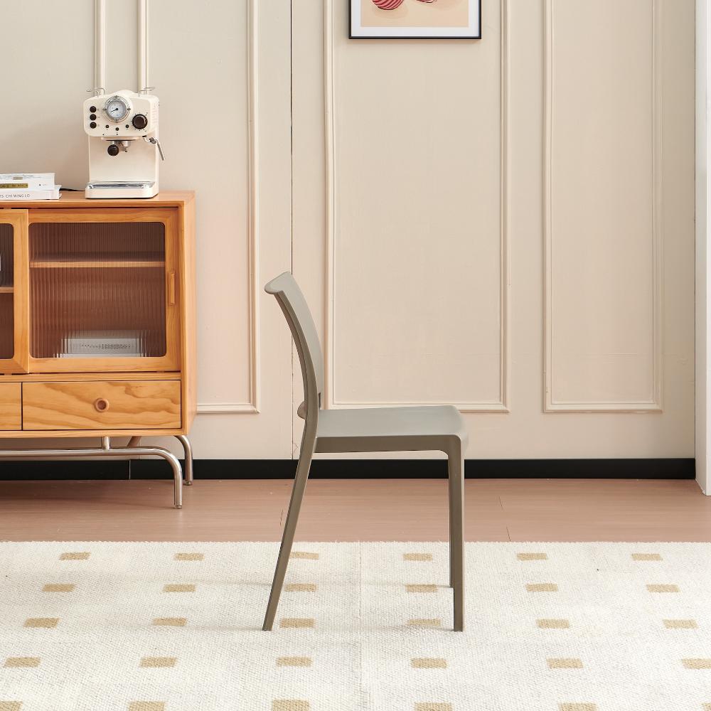 Set de 4 Sillas Soho, Taupe, con Espaldar Cerrado y Diseño Minimalista