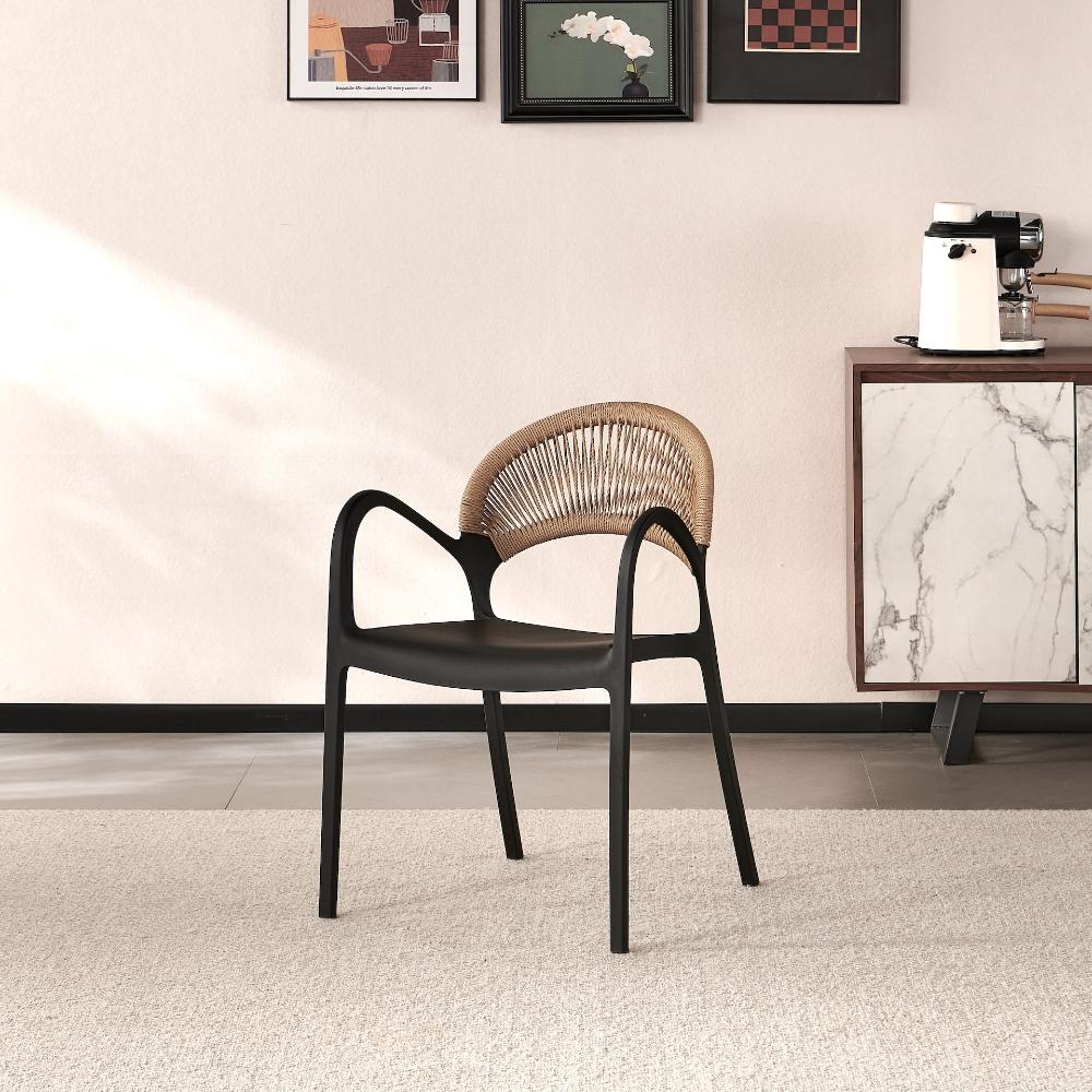Silla Daytona, Negro y Café Claro, con Espaldar, Reposa Brazos y Diseño Minimalista, vista frontal