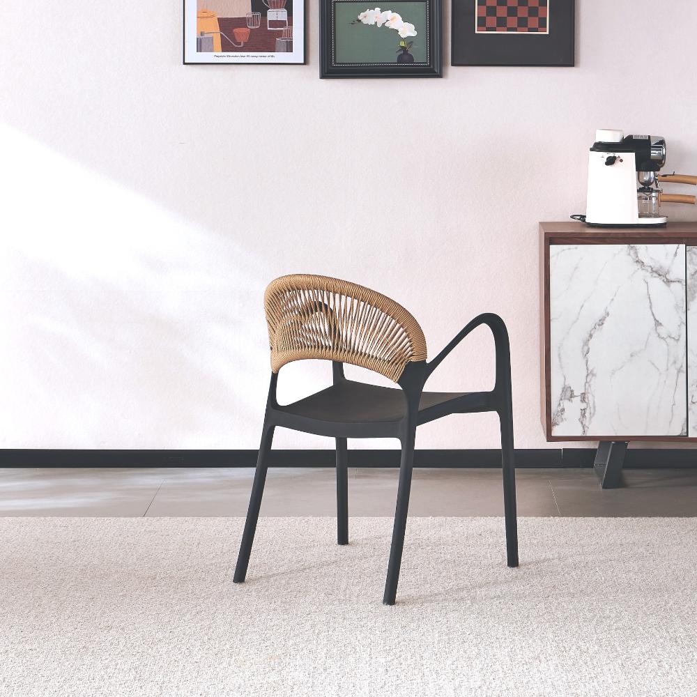 Silla Daytona, Negro y Café Claro, con Espaldar, Reposa Brazos y Diseño Minimalista, en ambiente