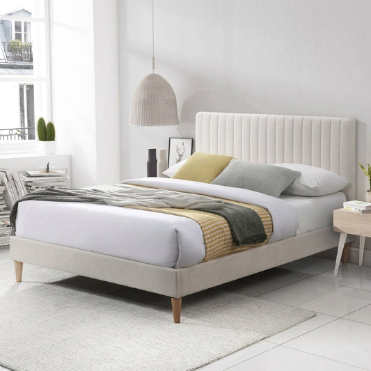 Cama doble Tania con espaldar tapizado gris crema en madera roble