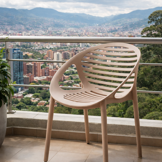 Silla Tokio con Brazos, Color Taupe, con Espaldar y Diseño Moderno