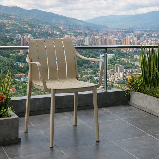 Silla Alice con Brazos, Color Khaki, con Espaldar y Diseño Minimalista