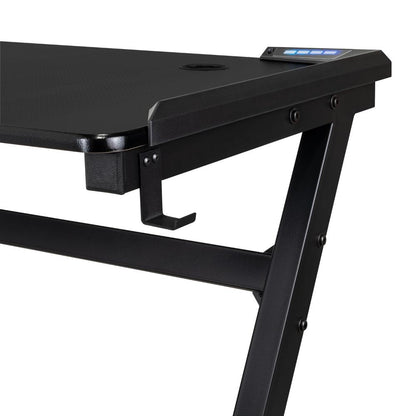 Escritorio gamer Silver negro con luz LED y estructura metálica 100 cm - en ambiente
