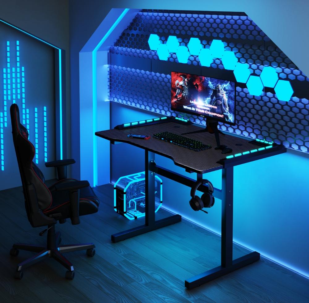 Combo gamer Fire escritorio con luz LED y silla gamer gris reclinable - en ambiente