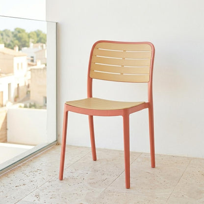 Silla Carolina, Color Terracota y Beige, con Espaldar de Líneas Horizontales