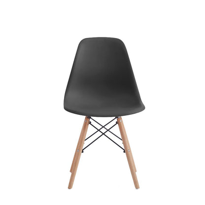 Silla Eames, Color Negro, con Patas de Madera, en ambiente
