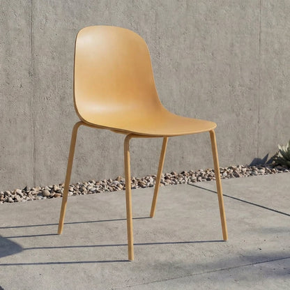 Silla Aiara color mostaza en polipropileno