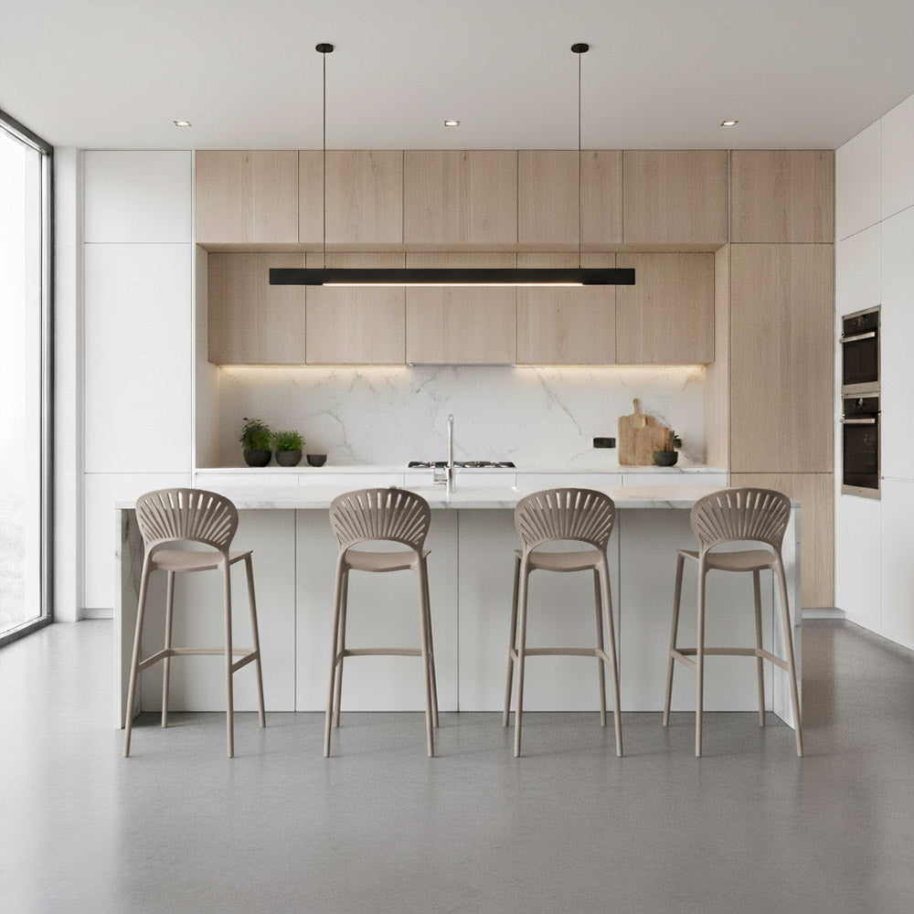 Silla para Bar Paraíso, Color Taupe, Diseño Moderno, en ambiente