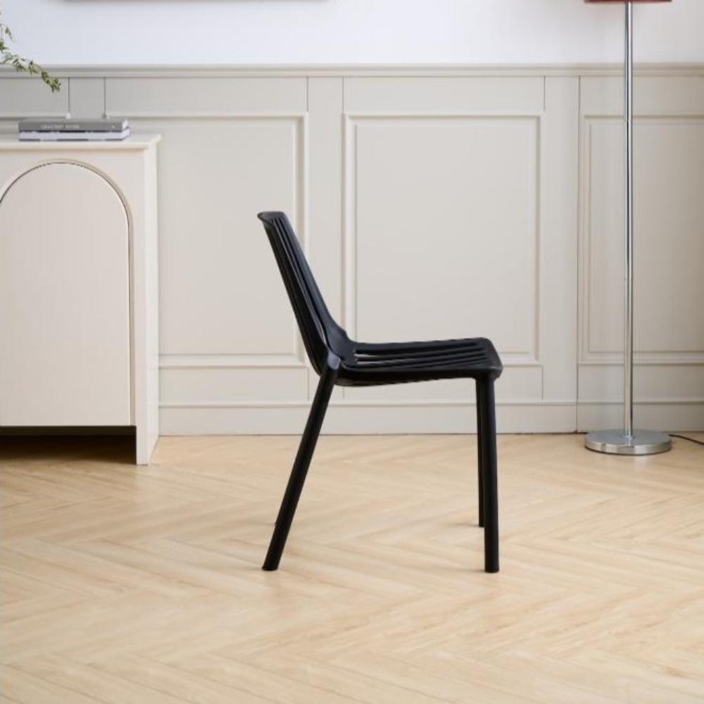 Set de 4 Sillas Tanger, Negro, con Espaldar y Diseño Moderno