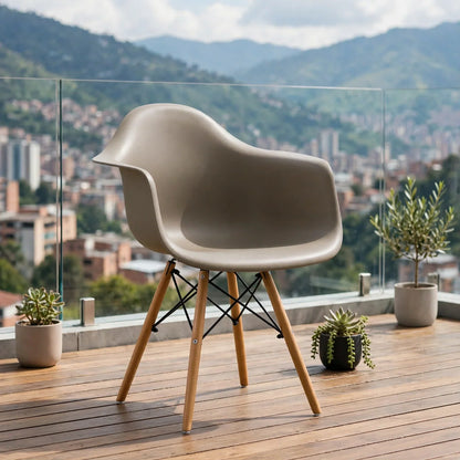 Silla Eymos , Color Taupe, con Espaldar y Patas en Madera