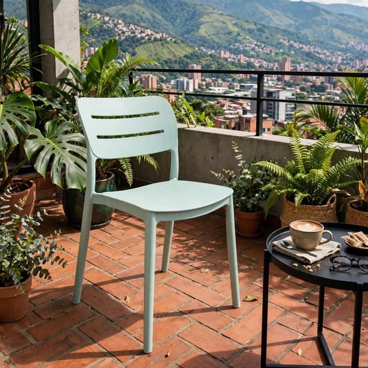 Silla Harriman, Azul Claro , con Medio Espaldar y Diseño Minimalista