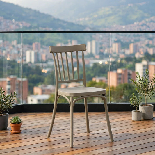 Silla Claus, Color Taupe, con Espaldar y Diseño Minimalista